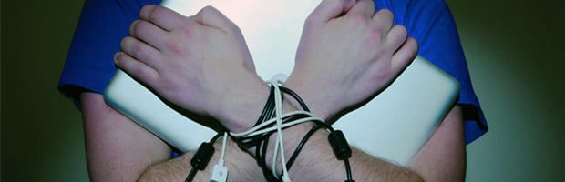 http://www.oficinadanet.com.br//imagens/coluna/3167/internet-addicted.jpg