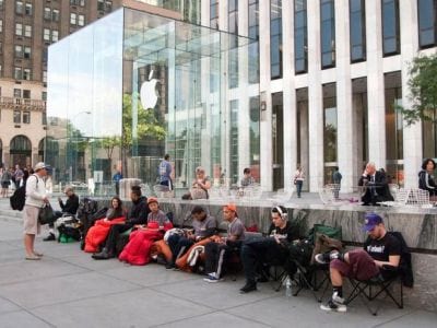Compradores j� fazem filas para adquirir iPhone 5