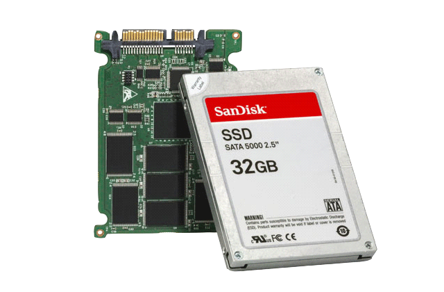 Visão interna e externa de uma unidade SSD de 32 GB da SanDisk.