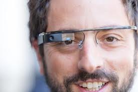 Tecladista da banda Bom Jovi usa Google Glass durante o show