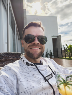 Selfie diurna contra o sol Selfie diurna contra o sol