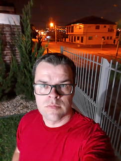 Motorola One Action - Selfie noturna