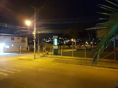 Foto mais distante noturna