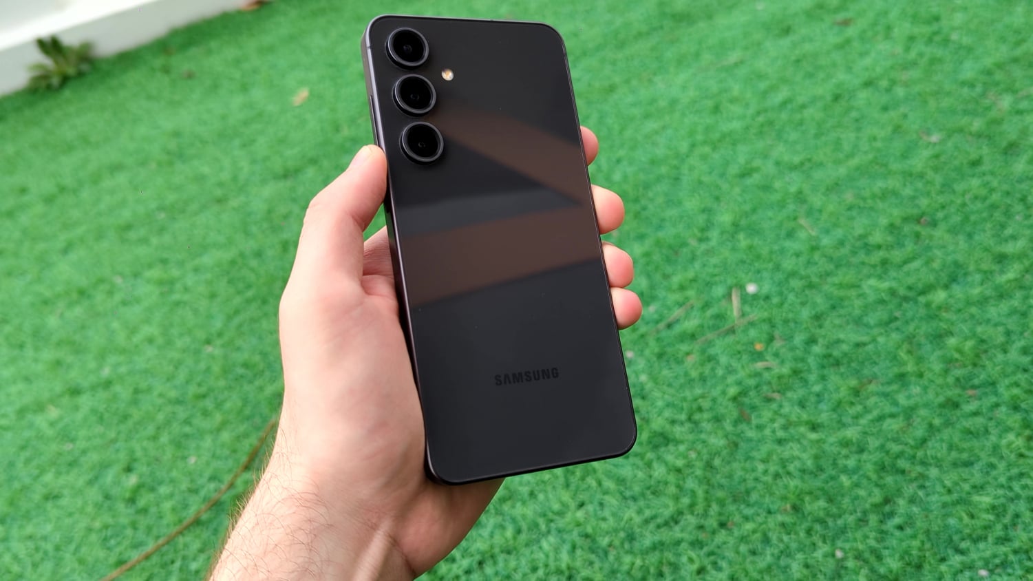 Galaxy S24 FE é lançado no Brasil com Exynos 2400e, tela maior e