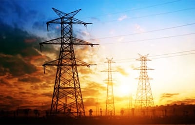 Como funcionam as linhas de transmissão de energia elétrica e por que acontecem os problemas?