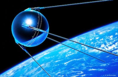 Como foi inventado o satélite?