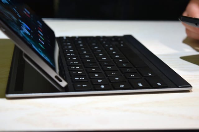 Teclado lançado juntamente com o Pixel C pode ser conectado ao tablet. O teclado custa 149 dólares.