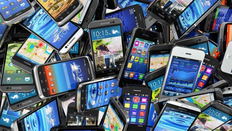 Brasil registra queda nas vendas de smartphones Brasil registra queda nas vendas de smartphones