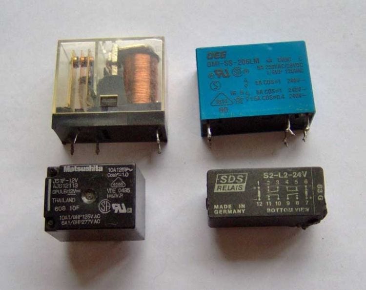 Arduino Uno - Aula 11 – Acionando uma carga com o uso de relê – parte 2 Arduino Uno - Aula 11 – Acionando uma carga com o uso de relê – parte 2