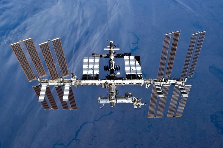 Nasa está preparando Estação Espacial Internacional para receber voos comerciais.