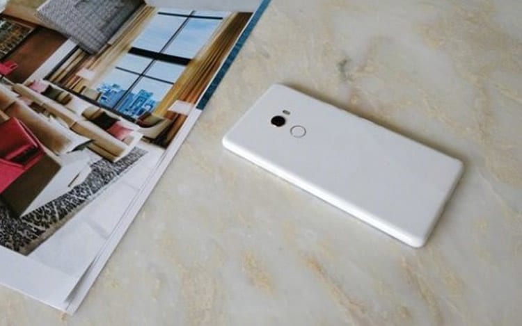 CEO da Xiaomi é quem divulga mais fotos do Mi Mix 2 branco CEO da Xiaomi é quem divulga mais fotos do Mi Mix 2 branco