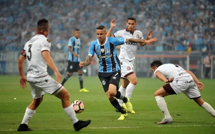 Jogo de futebol exigem maior resistência e velocidade dos jogadores.