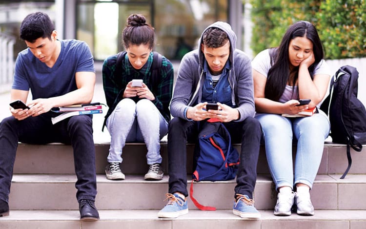 Uso de smartphones pode estar deixando adolescentes depressivos Uso de smartphones pode estar deixando adolescentes depressivos