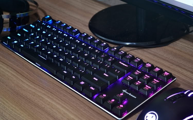 Los teclados mecánicos de perfil bajo Sharkoon PureWriter se pasan al RGB