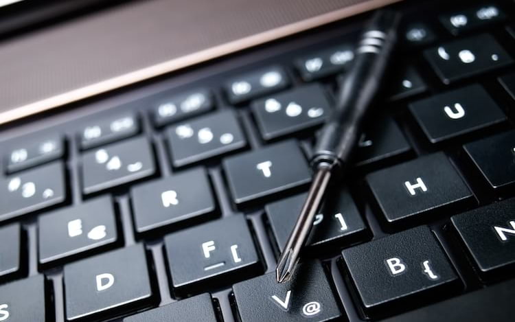 Como consertar um teclado de notebook que não funciona? Como consertar um teclado de notebook que não funciona?