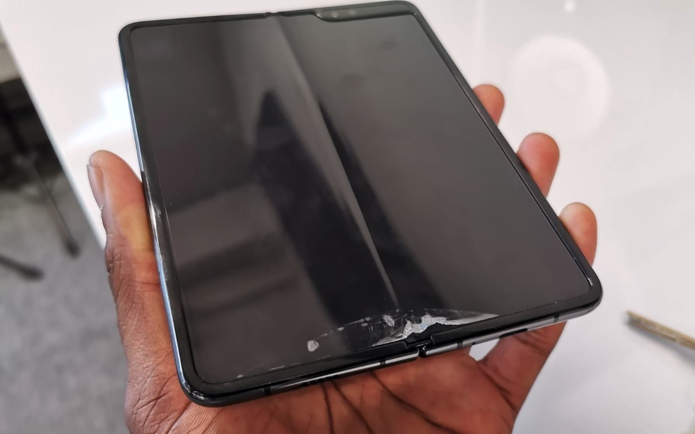AT & T cancela oficialmente a pré-encomenda do Galaxy Fold AT & T cancela oficialmente a pré-encomenda do Galaxy Fold