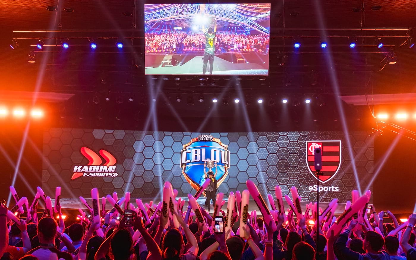 Flamengo vence INTZ e é o novo campeão brasileiro de League of Legends -  07/09/2019 - UOL Start