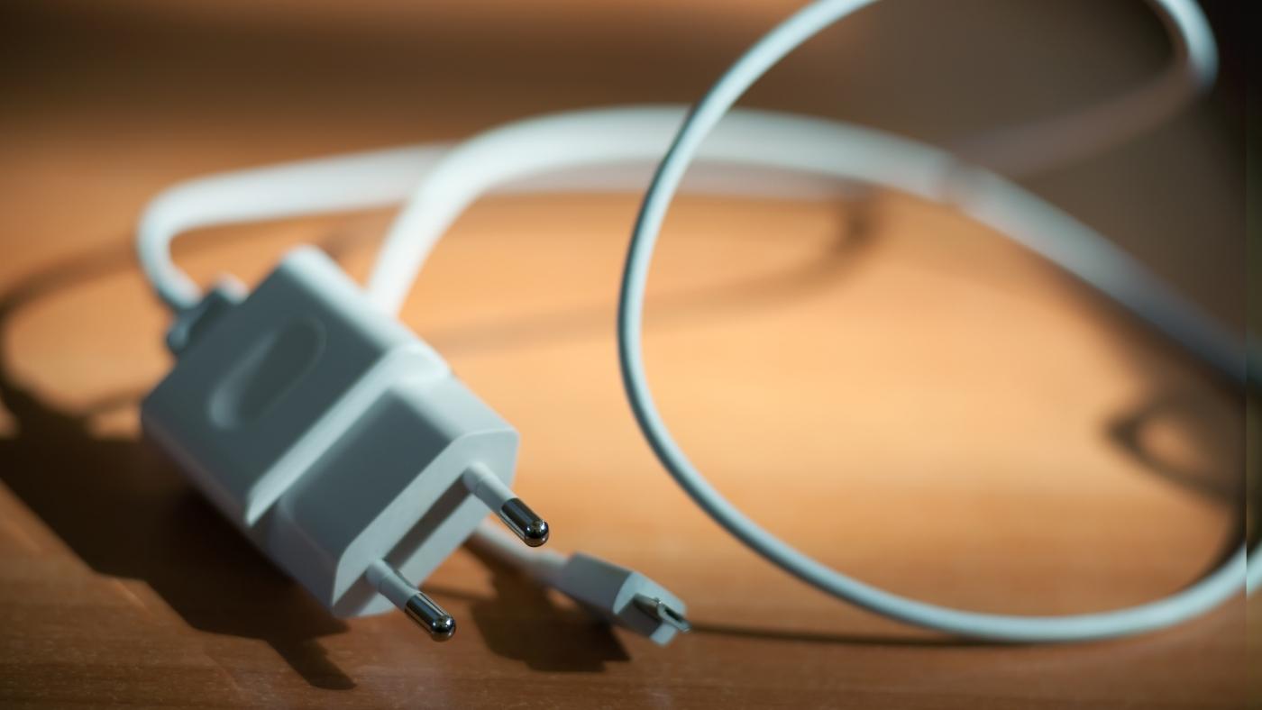 6 cuidados que você precisa ter com o carregador do seu celular