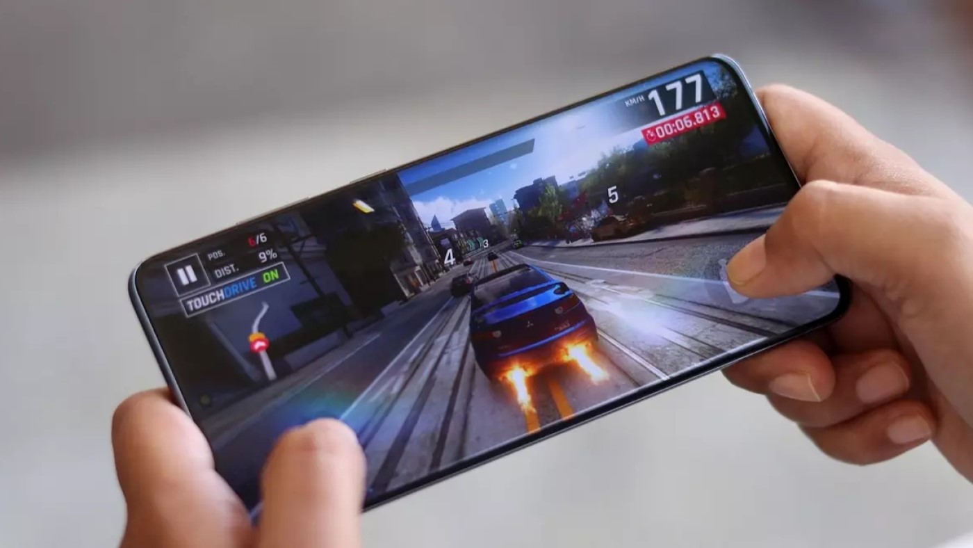 Android 12 will let you play a game while it's downloading