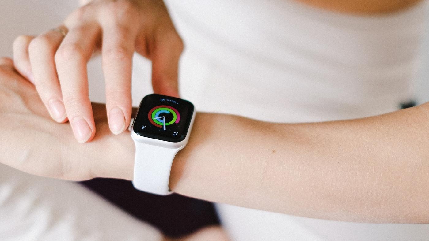 Como desligar a luz verde que fica atras do seu Apple Watch