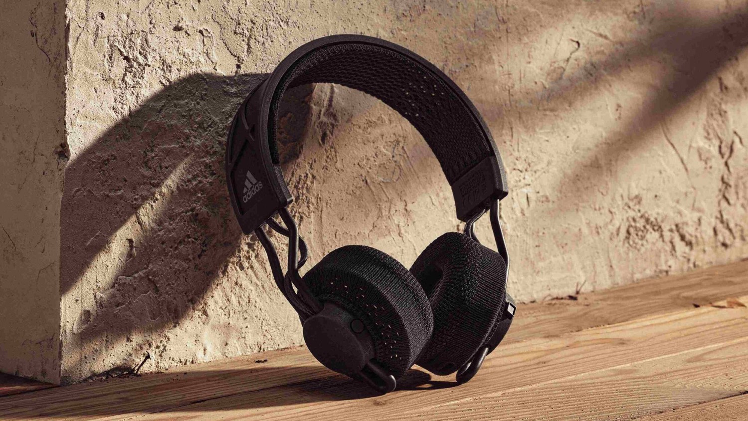 Adidas RPT-02 SOL: Headphone Bluetooth movido a energia solar