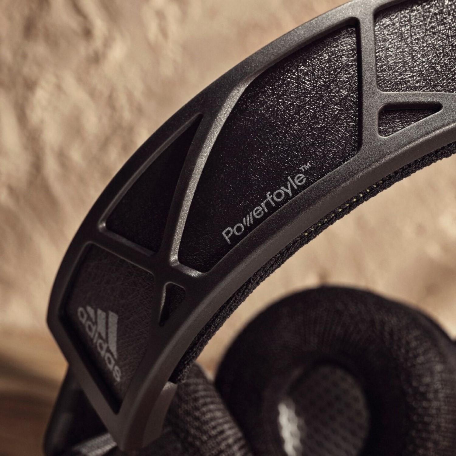 Adidas RPT-02 SOL: Headphone Bluetooth movido a energia solar