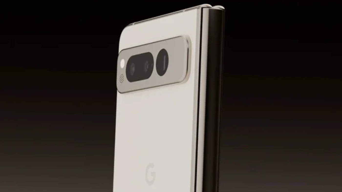 Google lança Pixel Fold, seu primeiro celular dobrável