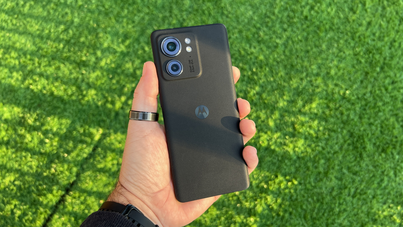 Motorola Edge 40 256GB surge pela metade do preço