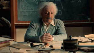 Einstein e a Bomba (2024), Anthony Philipson