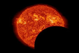 Nasa divulga imagens do Sol bloqueado pela Terra e Lua Nasa divulga imagens do Sol bloqueado pela Terra e Lua