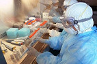 Frasco contendo vírus mortal some de laboratório Frasco contendo vírus mortal some de laboratório