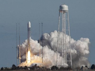 Orbital Sciences Corporation realiza sua primeira missão ao espaço com foguete Antares