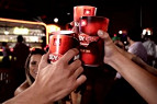 Copo inteligente da Budweiser faz novos amigos no Facebook