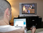 Brasileiros usam TV e computador ao mesmo tempo, diz pesquisa