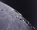 Cientistas da NASA descobrem sinais de água nativa na Lua Cientistas da NASA descobrem sinais de água nativa na Lua