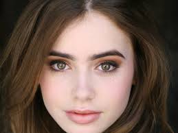 Lily Collins é a personalidade mais usada para crimes cibernéticos Lily Collins é a personalidade mais usada para crimes cibernéticos