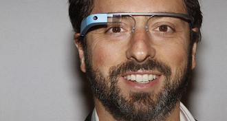 Google Glass é o pioneiro. Google Glass é o pioneiro.