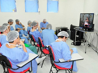 Médico registra cirurgia em SP utilizando um Google Glass Médico registra cirurgia em SP utilizando um Google Glass