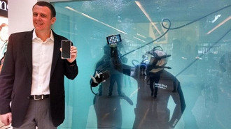 Sony abre loja aquática em SP para promover seu smartphone resistente à água Sony abre loja aquática em SP para promover seu smartphone resistente à água