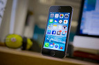iPhones 5S e 5C começam a ser vendidos no Brasil por até R$ 3.599 iPhones 5S e 5C começam a ser vendidos no Brasil por até R$ 3.599