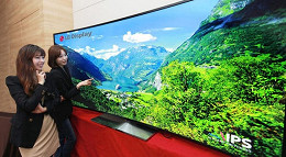 Samsung e LG lançarão TVs com tela curva de 105 polegadas Samsung e LG lançarão TVs com tela curva de 105 polegadas
