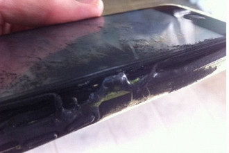Jovem fica ferida após iPhone 5C pegar fogo