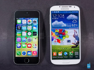 iPhone 5S e Galaxy S4 (Phone Arena)