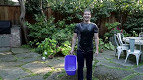 Mark Zuckerberg leva banho de água fria em campanha contra esclerose