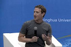  Em mandarim, Mark Zuckerberg conversa com estudantes chineses