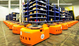 Amazon passa a contar com a ajuda de mais de 15 mil robôs em seus depósitos de estoques Amazon passa a contar com a ajuda de mais de 15 mil robôs em seus depósitos de estoques