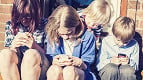 A maioria dos jovens usa o celular para acessar a Internet A maioria dos jovens usa o celular para acessar a Internet