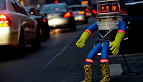 Vândalos destroem HitchBOT, o robô mochileiro Vândalos destroem HitchBOT, o robô mochileiro
