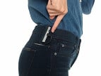 Smart Jeans pode recarregar celular em qualquer lugar Smart Jeans pode recarregar celular em qualquer lugar