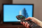 Mesmo com crescimento em julho, TV por assinatura ainda está em baixa Mesmo com crescimento em julho, TV por assinatura ainda está em baixa